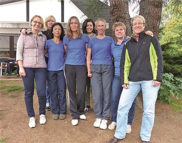 Die Spielerrinnen von links nach rechts: Susanne Coerver-Weiß, Henni Waldinger, Kim-Chi Le Ruppert, Alexandra Homann, Lara Barbaric, Birgit Falkenhagen, Silvia Schmucker und Lisa Hauschild. Privat