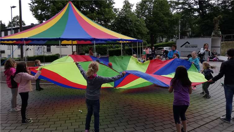Die „Spielewelt“ der „Zweiten Heimat“ bescherte den Kindern in Hilgert sichtlich viel Spaß. Foto: privat