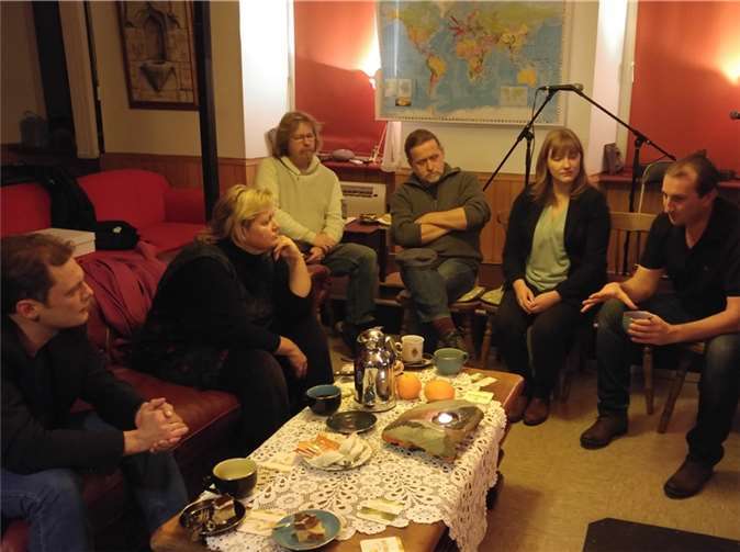 Die Spitzen-GRÜNE begegnen Ehrenamtlern.privat