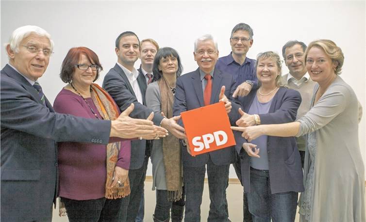 Die Spitzenkandidaten der SPD für die Wahl zum Ahrweiler Kreistag gehen zusammen mit Staatssekretärin Beate Reich (rechts) optimistisch in die bevorstehende Kommunalwahl. -VJ-