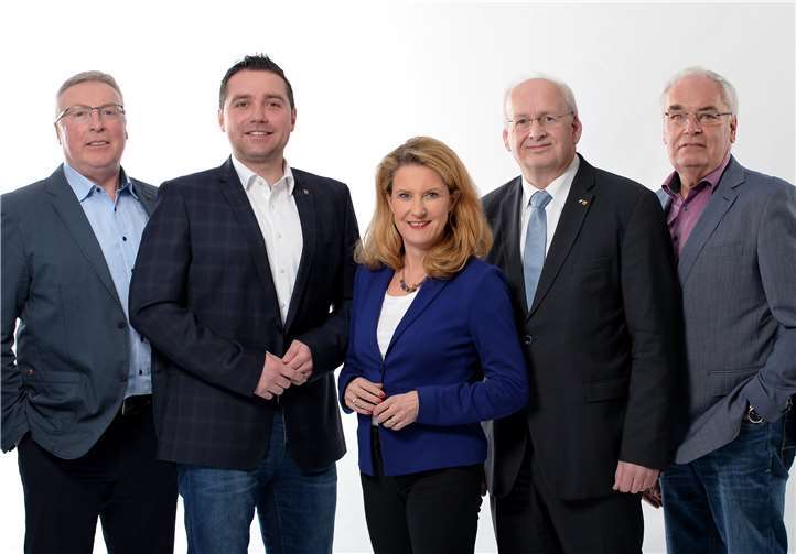 Die Spitzenkandidaten des SPD-Kreisverbandes (v.l.n.r.): Bernd Schuwerack, Benedikt Oster, Heike Raab, Karl Heinz Simon, Bernhard Rodenkirch. Foto: Christoph Gerhartz
