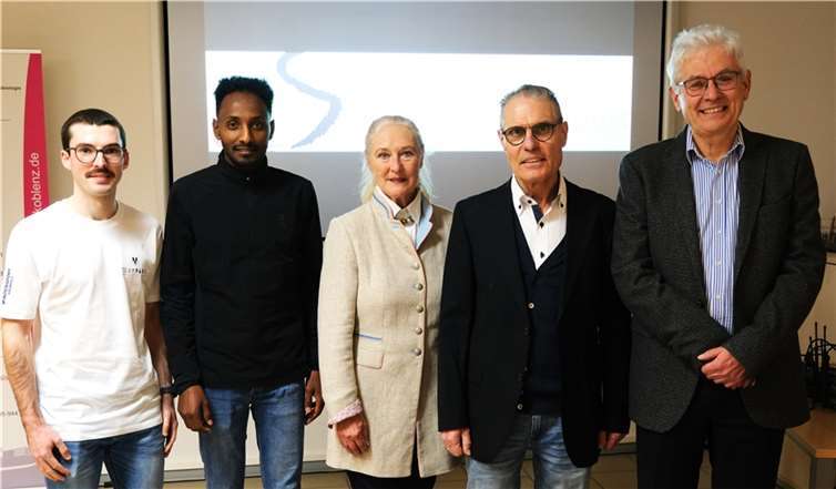 Die Spitzensportler freuten sich über die Zusage einer regelmäßigen finanziellen Förderung durch die „Billigmann- Stiftung“ (v.l.) Jonas Wiesen, Samuel Fitwi Sibhatu, Monika Sauer, Prof. Dr. Peter Billigmann und Dr. Rüdiger Walscheid. Foto: Edith Billigmann