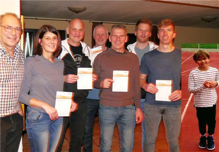 Die Sportabzeichen Aspiranten des Lauftreffs Puderbach v.l.: Ben Matzky, Jendrik Graß, Michael Hoben, Joachjim Nest, Jörg Dittrich, Gerd Dilthey, Heike Blum und Dietrich Rockenfeller.Fotos: privat