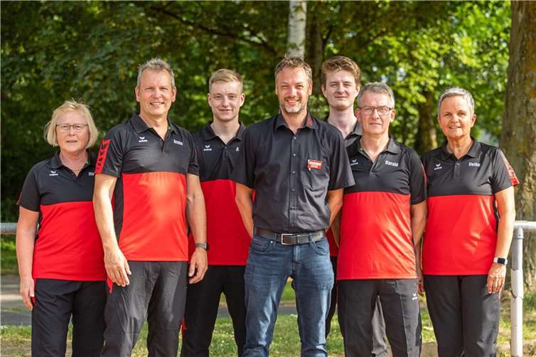 Die Sportabzeichen-Team freut sich über neue T-Shirts.  Foto: TV Bad Hönningen