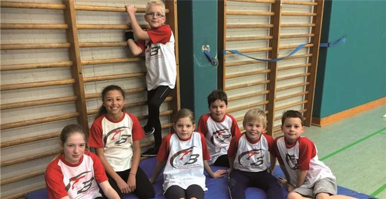 Die Sporthalle bietet viele Trainingsmöglichkeiten für große und kleine Leichtathleten.privat