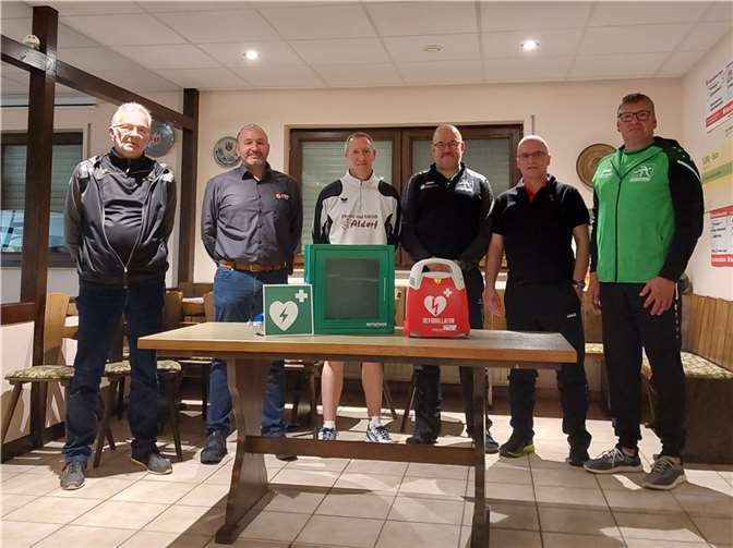 Die Sportkegler Münstermaifeld bekamen eine sach- und fachkundige Einweisung in das Gerät.  Foto: privat