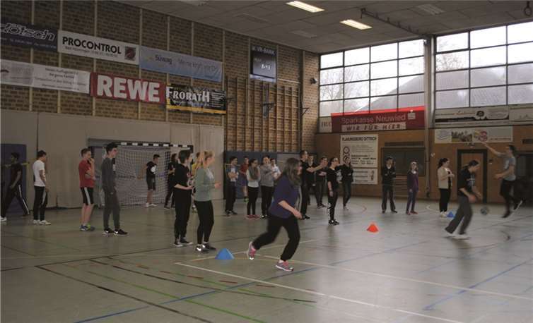 Die Sportlehrer hatten sich etwas Besonderes einfallen lassen.privat