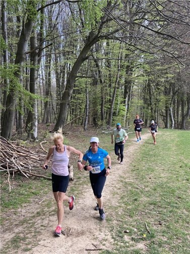 Die Sportler beim Anstieg der 2,6 km Runde des „Mäschder Drehwurm“.  Foto: privat