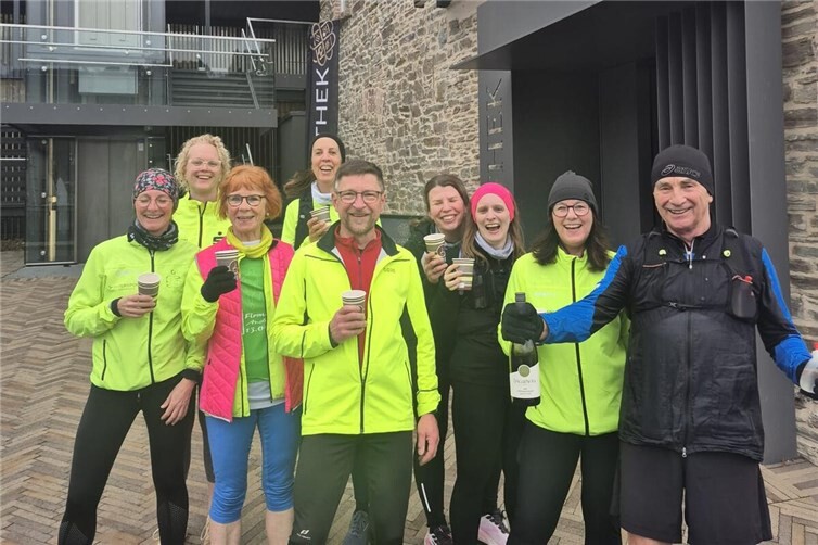 Die Sportler der LG Laacher See wurden für ihre sportliche Leistung mit einer Weinprobe in Dernau belohnt.