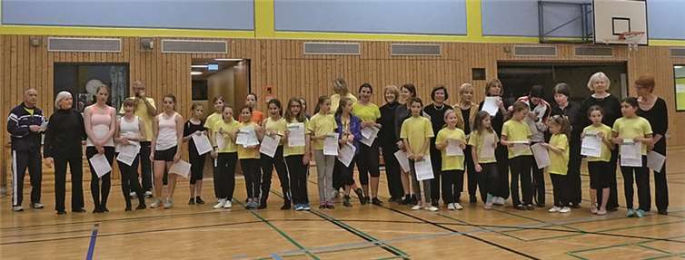 Die Sportler des BSV Pfaffendorf zeigten beim Abschlussturnen ein beeindruckendes Programm.privat