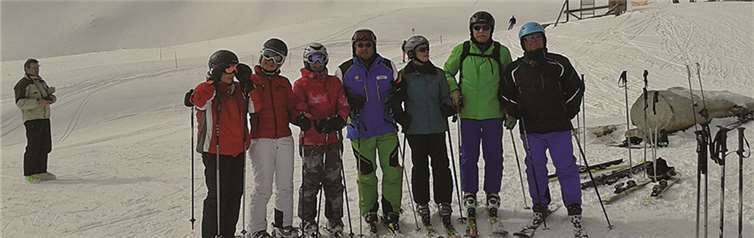 Die Sportler des TV 06 vor traumhafter Kulisse im namentlich passenden „Sunny Valley“.privat