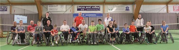 Die Sportler nahmen mit viel Spaß an diesem besonderen Training teil. Rollitennis e.V.