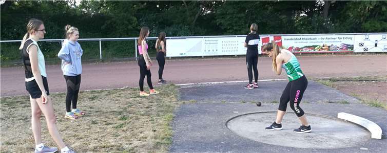 Die Sportler trainieren wieder: Training im Corona-Modus. Foto: Stefan Gleisner