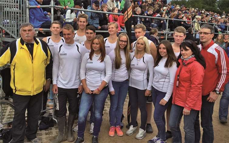 Die Sportler und Trainer des KT Meddernisch genossen den Wettkampf vor voll besetzter Tribüne und gut besuchter Regattastrecke.  Privat