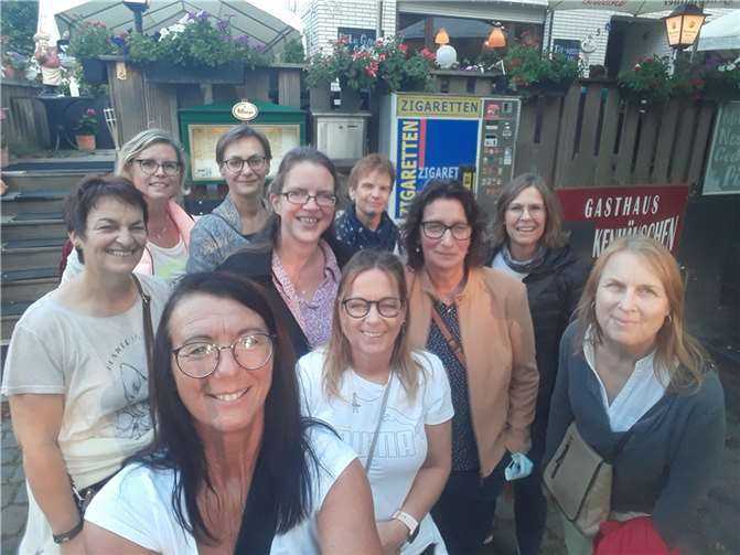 Die Sportlerinnen der Abteilung Aerobic am Ziel ihrer Wanderung. Foto: S. Schmidt