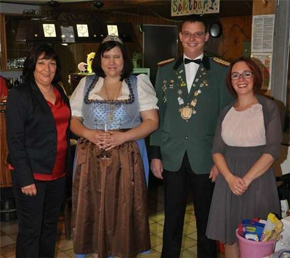 Die Sportschützengilde Asterstein hatte zum Königsball geladen. Vorsitzende Stefanie Münch freute sich, die Majestäten begrüßen zu dürfen.