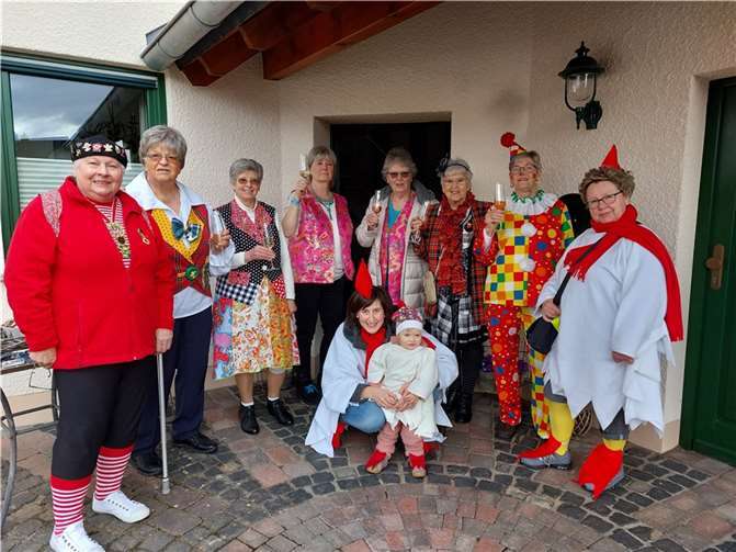 Die Sprühende Funken hatten auch beim abgespeckten Programm an Weiberdonnerstag sichtlich Spaß´.  Foto: privat