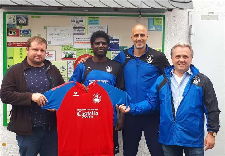 Die Spvgg Cochem begrüßte Hervé Loulouga, der den Verein in der kommenden Saison als spielender Co-Trainer unterstützen wird. Foto: privat