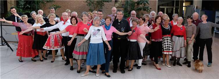 Die Square Dance Abteilung der Sportfreunde Höhr-Grenzhausen hatte letzten Sonntag nicht nur die Callerin Annette Spengler, sondern auch viele Tänzer des befreundeten Nachbarclubs, den Rhine Mosel Squeezers aus Koblenz, sowie zwei Gäste aus Gießen und Lüneburg zu Gast.Foto: privat