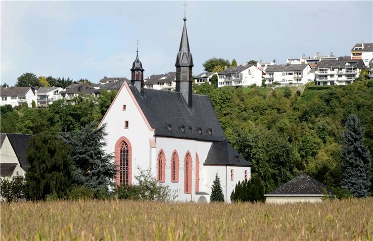 Die Zisterzienserinnen und ihre Kunstwerke Die St. Georgskirche von den Feldern aus. Foto: privat