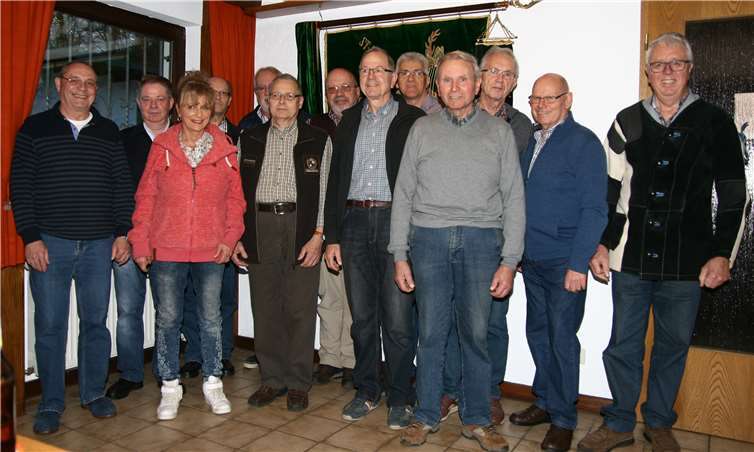 Die St. Hub. Schützen aus Roßbach belegten bei den Luftgewehr-Rundenwettkämpfen, aufgelegt, des Bezirks Wied einen ersten und einen dritten Platz.privat