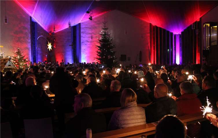 Die St. Lambertus-Kirche war trotz Zusatzbestuhlung bis auf den letzten Platz gefüllt.