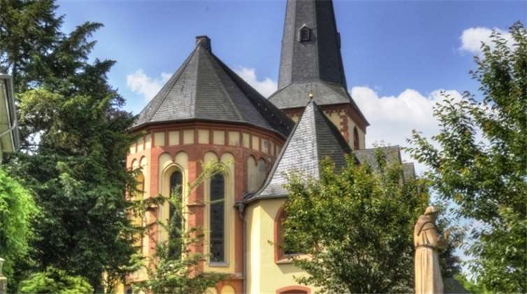 Auf den Spuren des Heiligen Martin Die St. Martinskirche in Linz am Rhein.