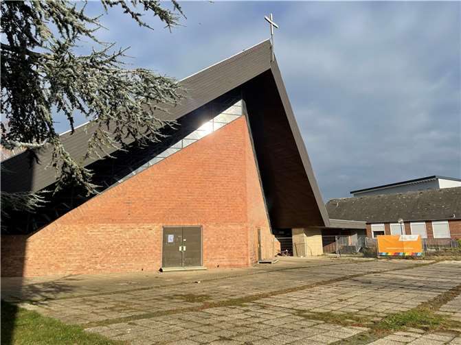 Die St. Pius Kirche wurde bei Flutkatastrophe stark beschädigt.  Foto: ROB