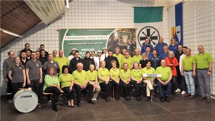 Die St. Sebastianus Schützen unddie Waldbreitbacher-Vereine. Foto: privat