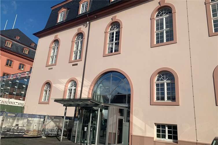 Sieg für Malu Dreyer und die SPD Die Staatskanzlei in Mainz: Der Personalwechsel fällt eher gering aus. Foto: ROB