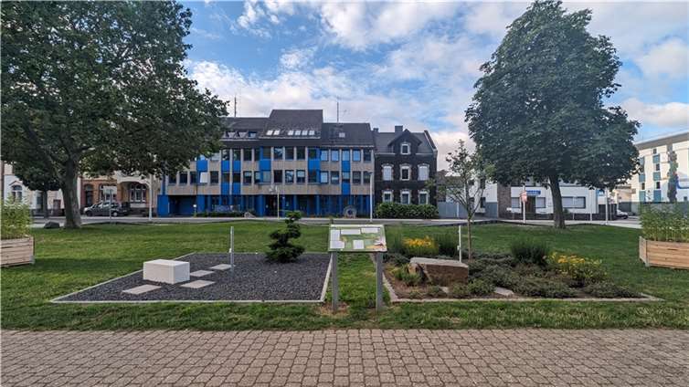 Die Stadt Andernach führt ein Experiment an den beiden Klimabeeten gegenüber der Polizeistation am Stadtgraben durch. Foto: Mona Maar - Stadtverwaltung Andernach