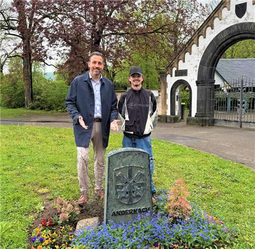 Die Stadt Andernach hat kürzlich ein außergewöhnliches Geschenk erhalten: Das Gesellenstück des 20-jährigen Yannis Geuder, der seine Ausbildung zum Steinmetz in der Bäckerjungenstadt absolvierte.  Foto: Stadtverwaltung Andernach / Elline Köckritz