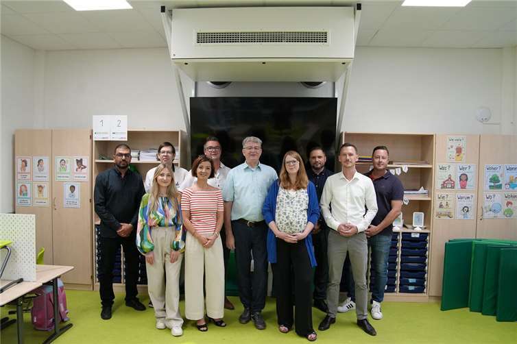 Die Stadt Neuwied hat für die Klassenräume in zwei ihrer Grundschulen – Sonnenlandschule und Marienschule – moderne Lüftungsanlagen angeschafft.  Foto: Melanie Lange