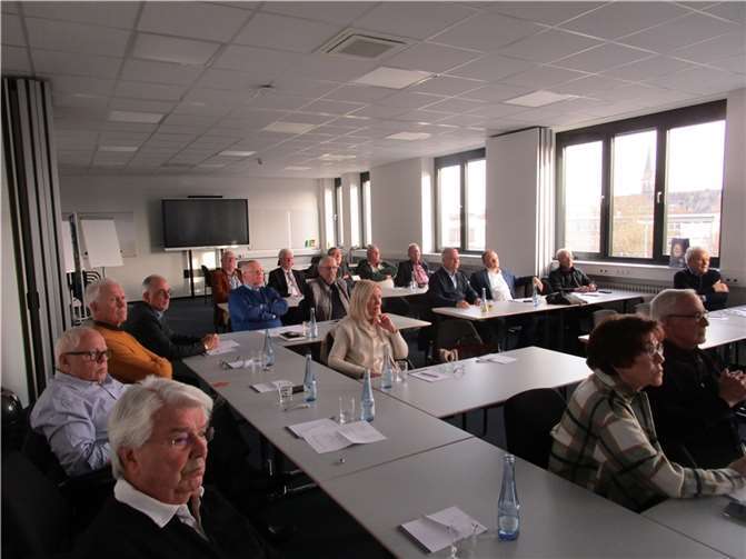 Die Stadt Neuwied steht mit 974,96 Millionen Euro Einzelhandelsumsatz an 4. Stelle und mit einzelhandelsrelevanter Kaufkraft von 1.305,18 Millionen Euro an 3. Stelle der Landkreise in der Region Koblenz gar nicht so schlecht da.  Foto: Lothar Hess