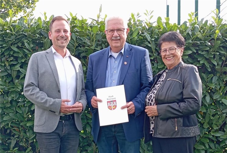 Die Stadt Remagen bedankt sich bei Eduard „Edi“ Krahe für seinen unermüdlichen Einsatz.  Foto: Marc Göttlicher