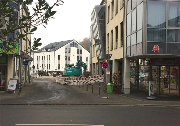 Die Stadtbachsanierung am Gerberhof steht vor dem Abschluss. Allerdings muss die Einmündung Steinweg/Stichstraße Steinweg (zwischen Apotheke und Bioladen) für den Fahrzeugverkehr gesperrt werden.Foto: privat