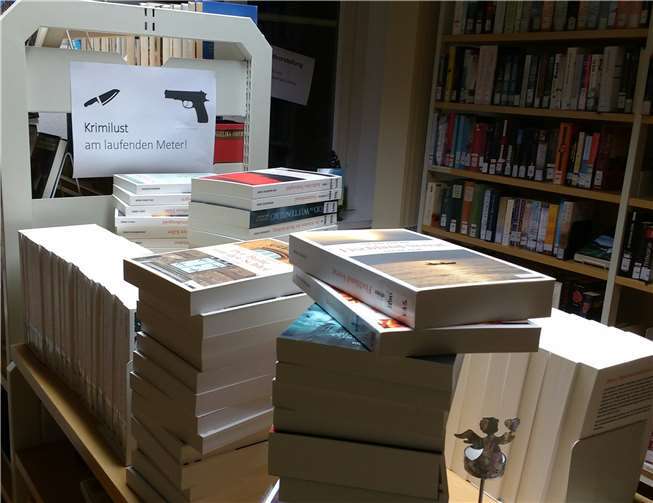 Die Stadtbibliothek verleiht aktuelle Regionalkrimis. privat