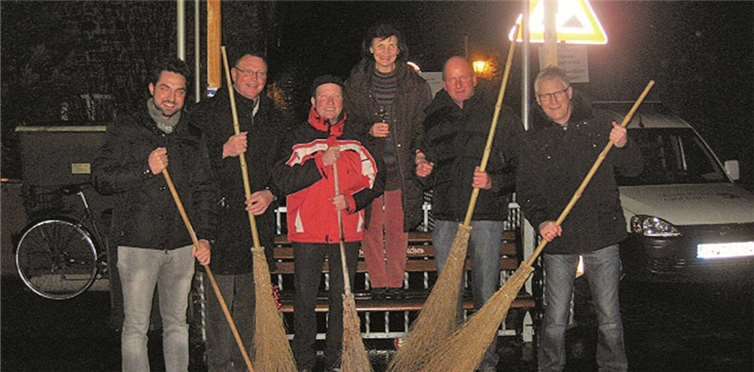 Die Stadtgarde fegte den Vorhof des Domizils von Prinzessin Rita I. privat