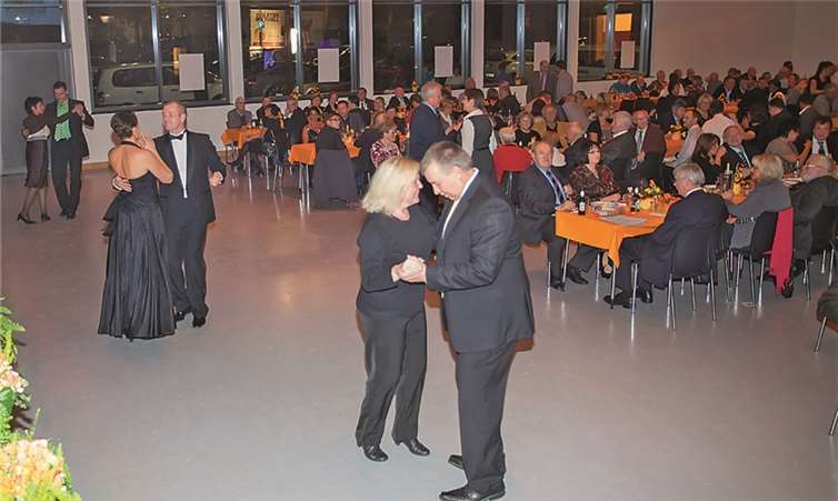 Die Stadthalle war voll besetzt und viele Gäste wagten das eine oder andere Tänzchen.WT
