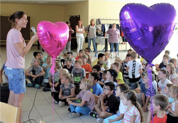 Kinder brauchen Freiräume Die Stadtjugendpflegerin Janine Schäfer begrüßte alle Kinder und die Eltern zum gemeinsamen Kinderfest. Georg Schuch