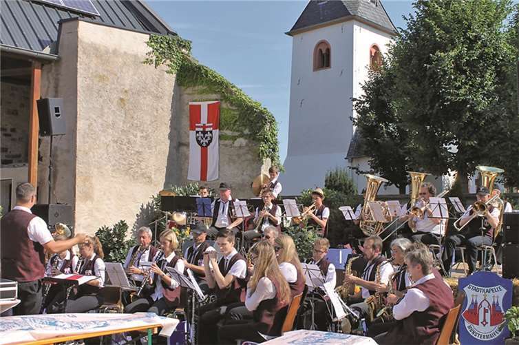 Die Stadtkapelle aus Münstermaifeld unterhielt die Besucher des Frühschoppens auf dem Marktplatz.
