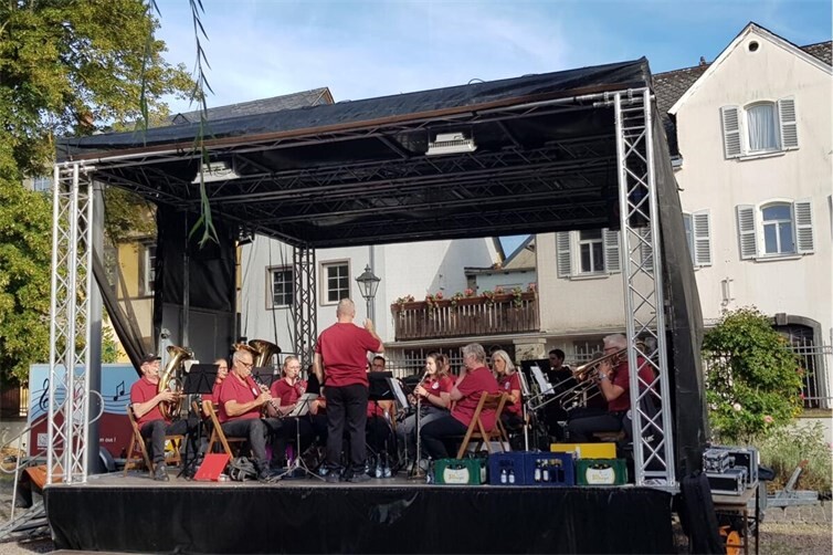 Die Stadtkapelle bei ihrem traditionellen Kirmesauftritt