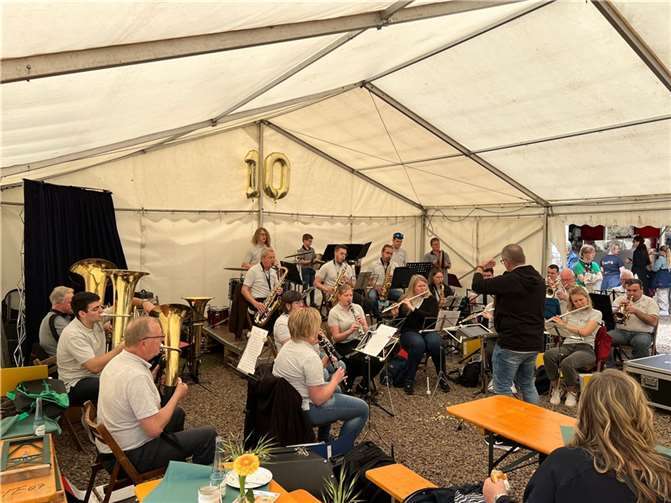 Die Stadtkapelle beim Jubiläum der Touristinfo.  Foto: privat