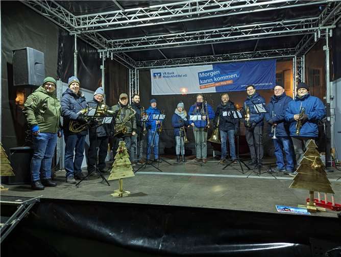 Die Stadtkapelle beteiligt sich seit vielen Jahren am Weihnachtsmarkt.  Foto: privat
