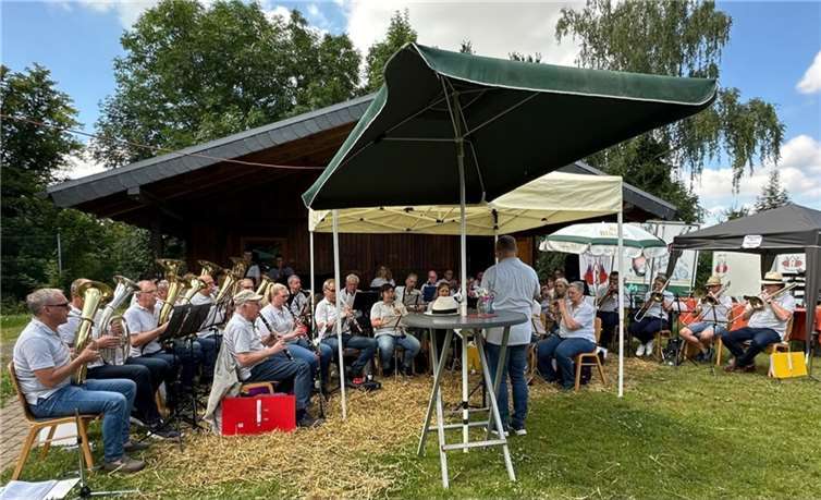 Die Stadtkapelle wurde durch den Musikverein Kaifenheim verstärkt.  Foto: privat