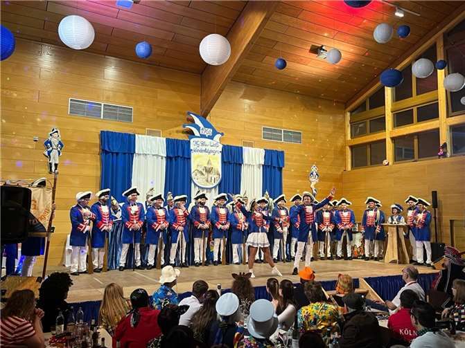 Die Stadtsoldaten mit dem Tanzpaar. Foto: Annika Göbel