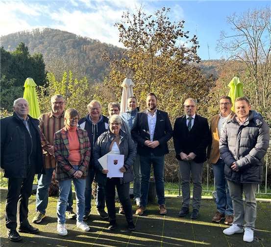 Feier für besondere Ereignisse Die Stadtverwaltung Lahnstein ehrte Jubilare und verabschiedete Ruheständler. V.l.n.r.: Winfried Hoß, Matthias Wagner, Brigitte Wehling, Thomas Schneider, Anke Höh, Thomas Strauch, Arno Aßmann, Lennart Siefert, Marc Klaßmann, Karsten Karbach, Steffen Clos. Foto: Mira Bind / Stadtverwaltung Lahnstein