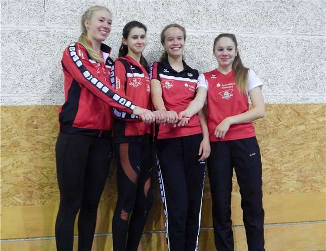 Die Staffel der weiblichen U18 läuft in Ludwigshafen zum Vizemeistertitel (v.l.): Maren Wilms, Olesa Tsepuhov, Linda Zeitz und Ann-Kristin Klein. privat