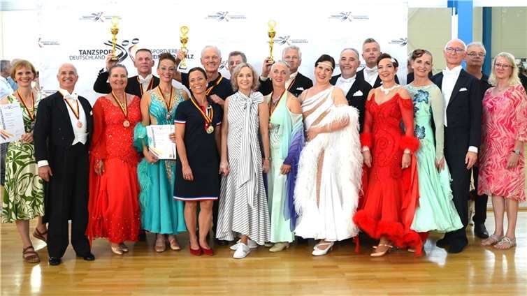Die Standardtanzpaare des 1. TGC Redoute Koblenz & Neuwied gewannen dreimal Gold, dreimal Silber und einmal Bronze.  Foto: 1.TGC Redoute Koblenz & Neuwied