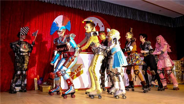 Die „Starlights“ aus Hatzenport präsentierten tolle Kostüme und eine hervorragende Choreografie bei Szenen aus dem Musical „Starlight Express“.